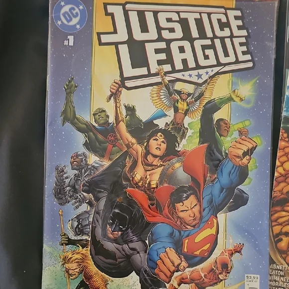 DC Comics Comic Book Set - Picture 2 of 6